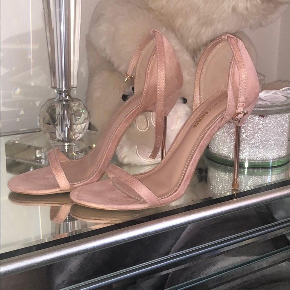 Fashion Nova Sara heels size 8 pink